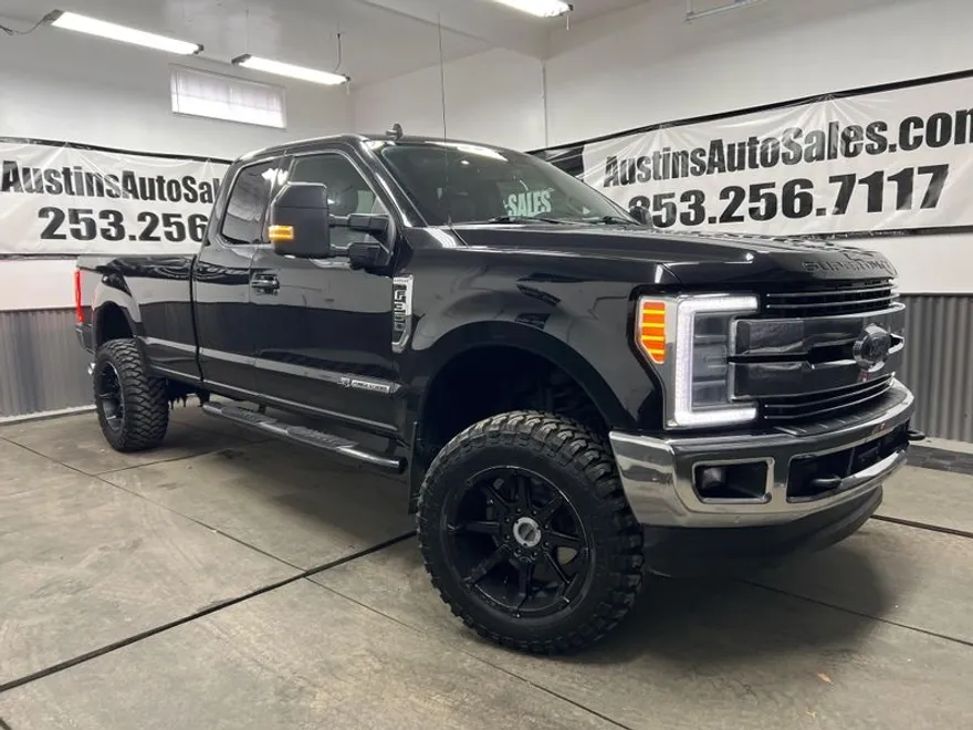2019 Ford F-350 Lariat photo 1
