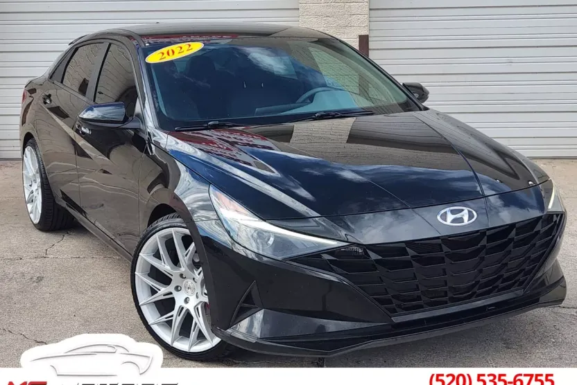 2022 Hyundai Elantra SEL photo 1
