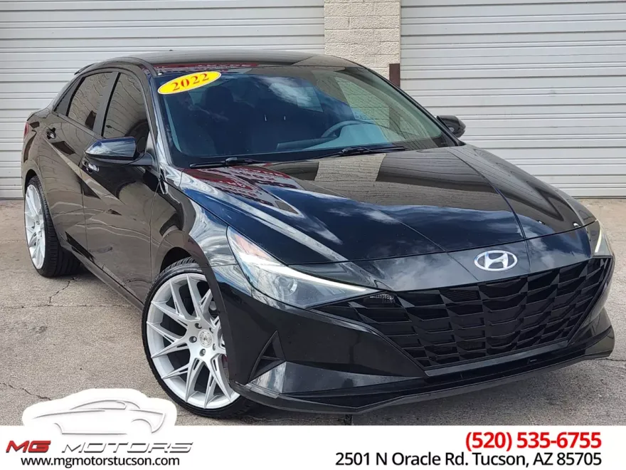 2022 Hyundai Elantra SEL photo 1
