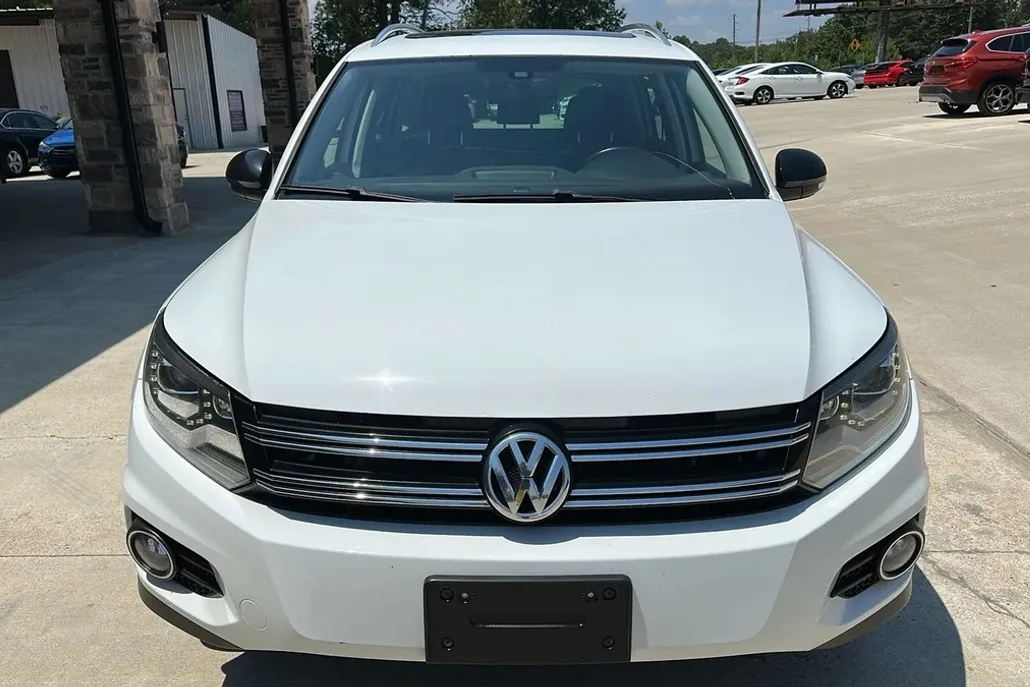 2017 Volkswagen Tiguan Sport photo 1