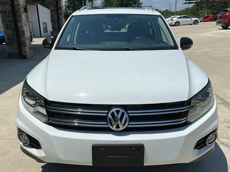 2017 Volkswagen Tiguan Sport photo 1
