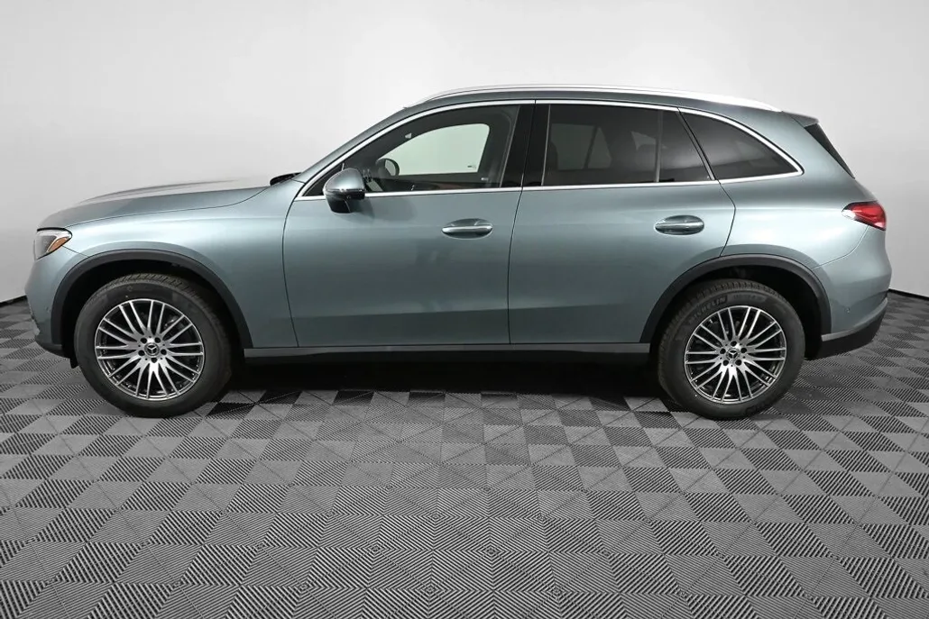 2026 Mercedes Benz GLC 300 photo 1