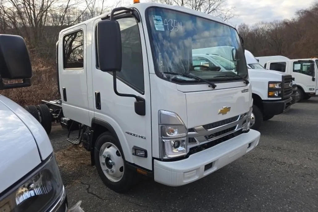 2024 Chevrolet Silverado 4500HD photo 1