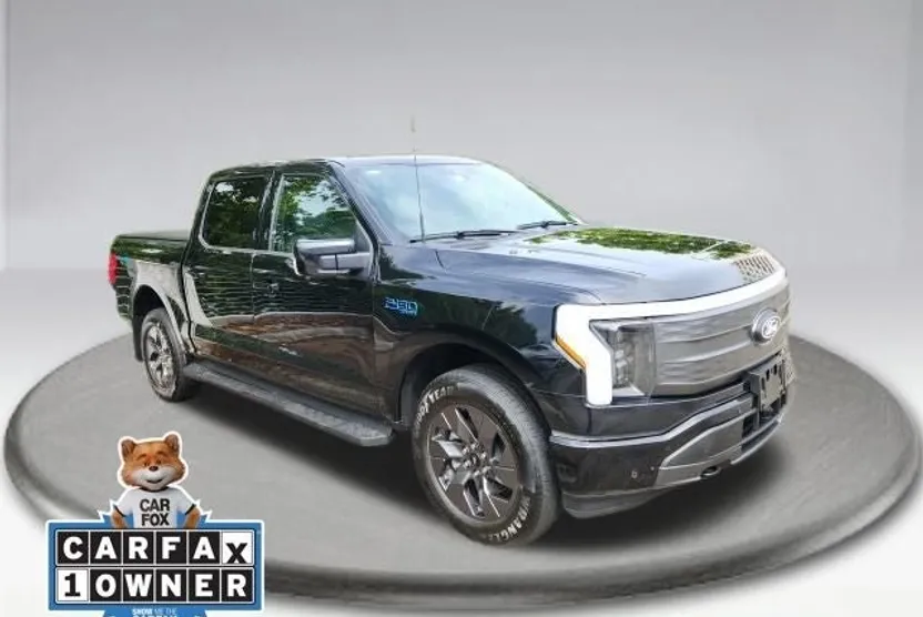 2024 Ford F-150 Lightning Lariat photo 1