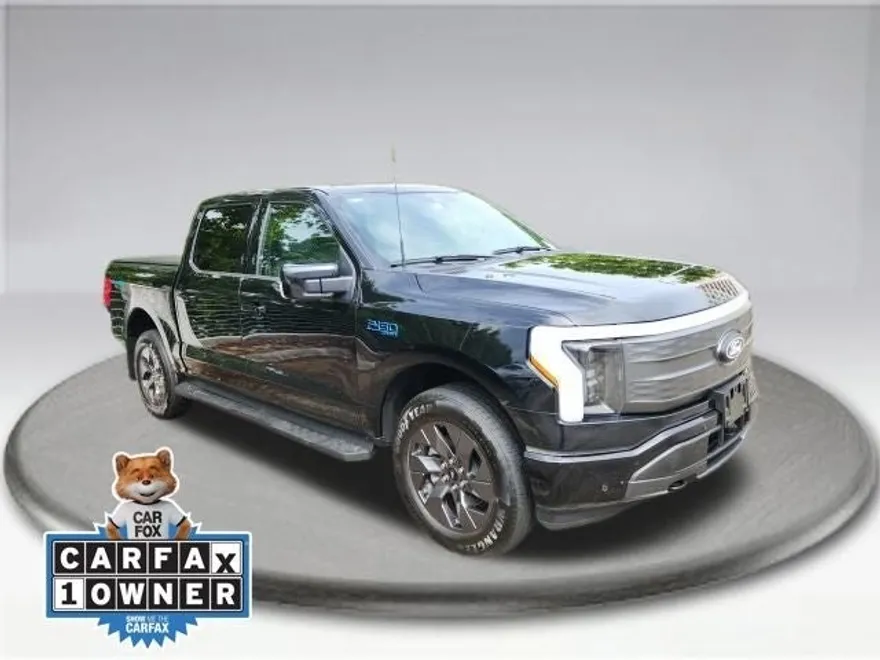 2024 Ford F-150 Lightning Lariat photo 1