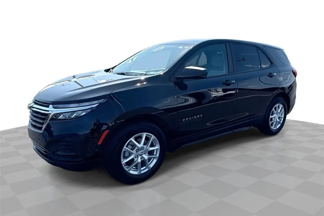 2024 Chevrolet Equinox LS photo 1