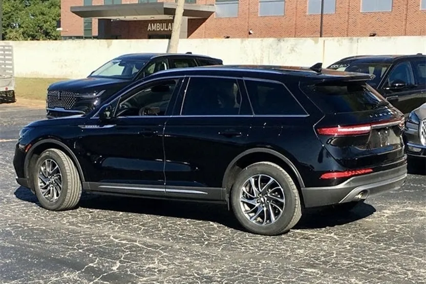 2022 Lincoln Corsair Standard photo 1