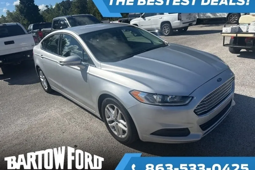 2016 Ford Fusion SE photo 1