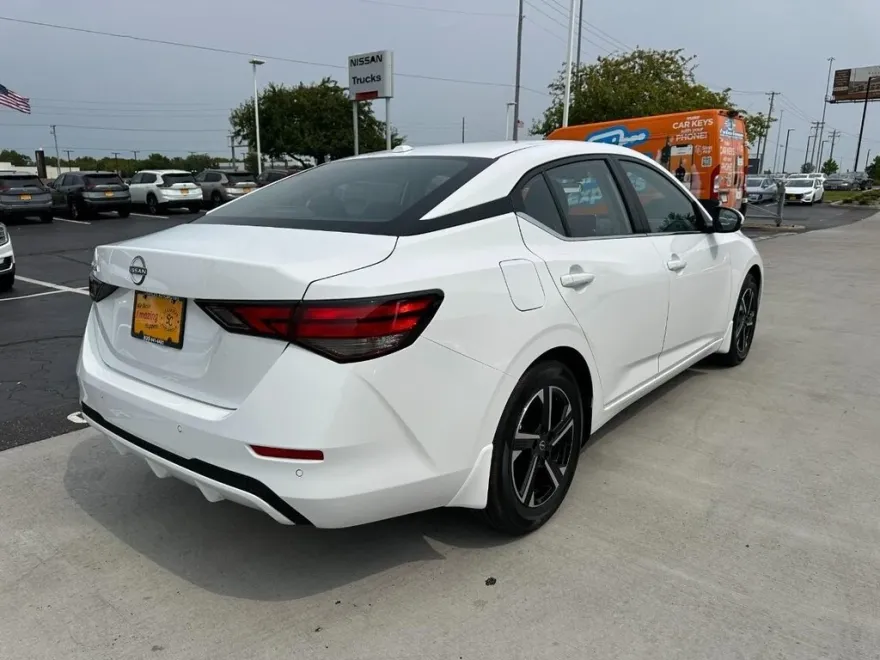2025 Nissan Sentra SV photo 1