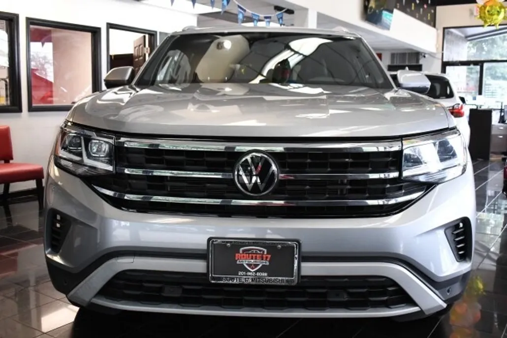2022 Volkswagen Atlas Cross Sport V6 SEL photo 1