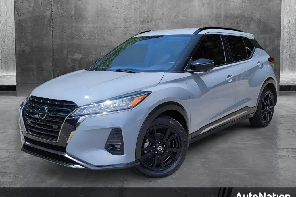 2021 Nissan Kicks SR photo 1