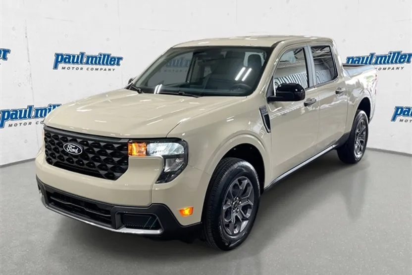 2025 Ford Maverick XLT photo 1