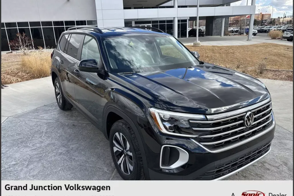 2025 Volkswagen Atlas SE photo 1