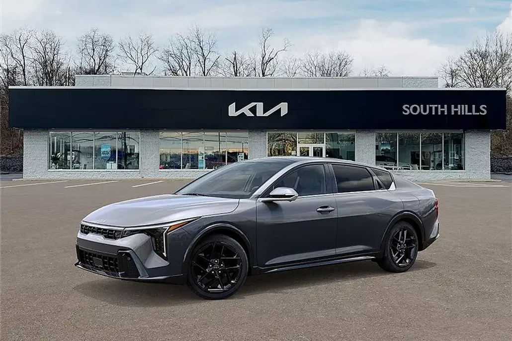 2025 Kia K4 GT-Line Turbo photo 1