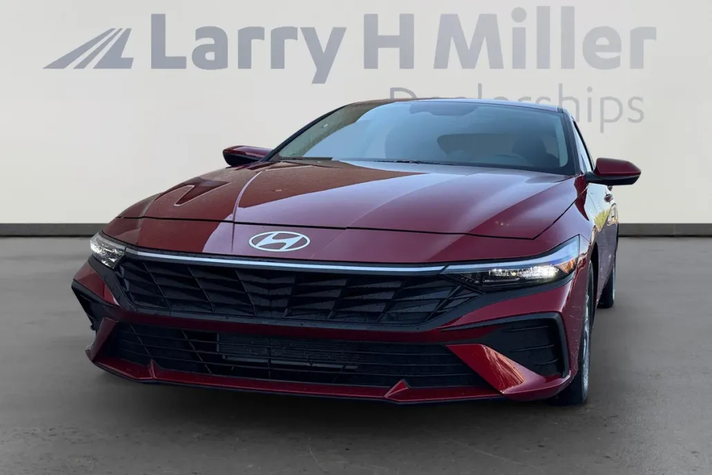 2025 Hyundai Elantra SE photo 1