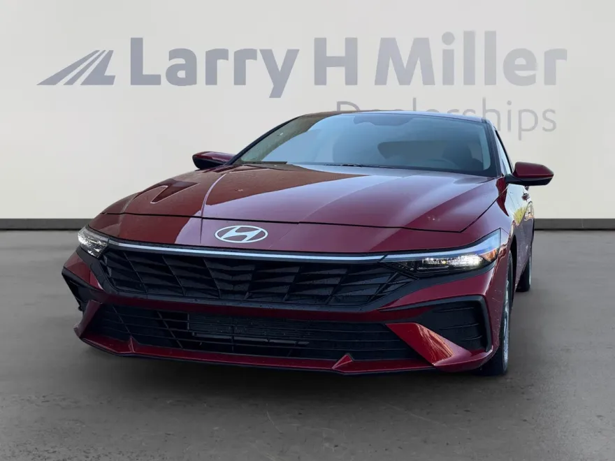 2025 Hyundai Elantra SE photo 1