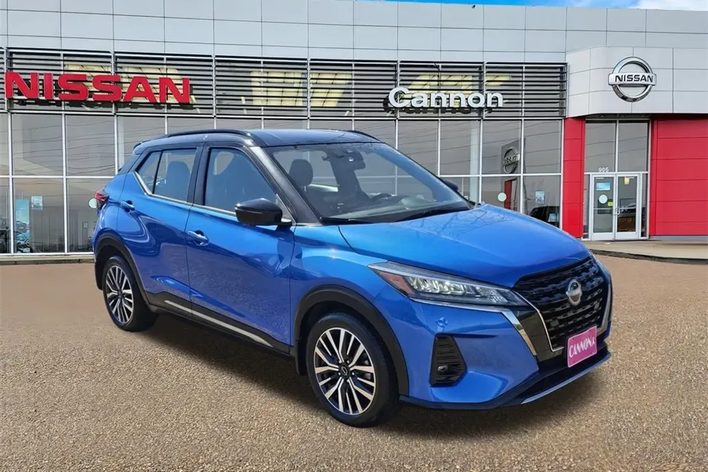2023 Nissan Kicks SR photo 1