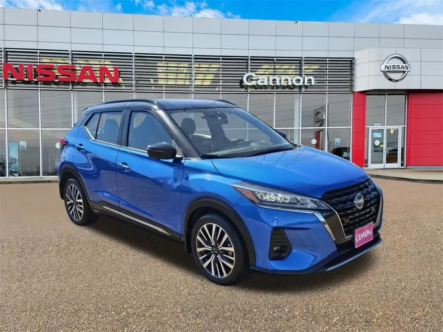 2023 Nissan Kicks SR photo 1