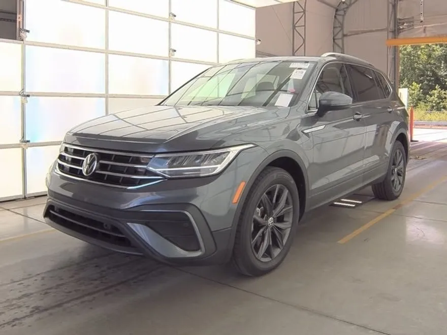 2023 Volkswagen Tiguan SE photo 1