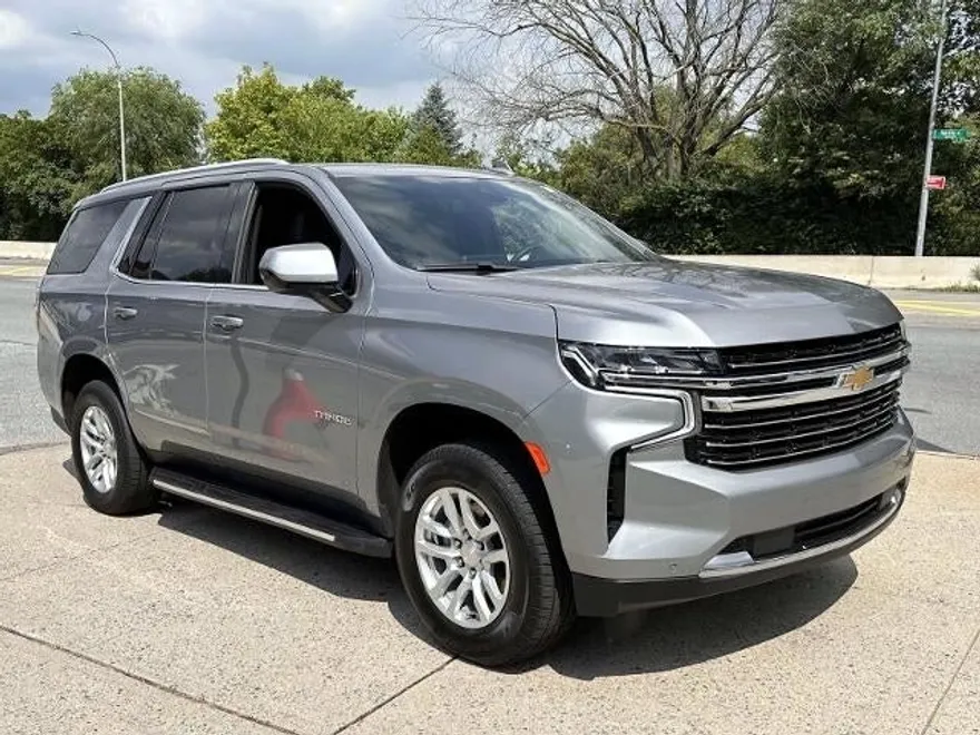 2023 Chevrolet Tahoe LT photo 1