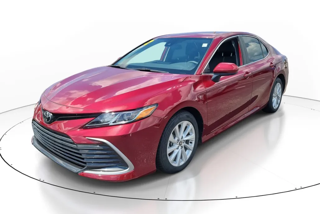 2022 Toyota Camry LE photo 1