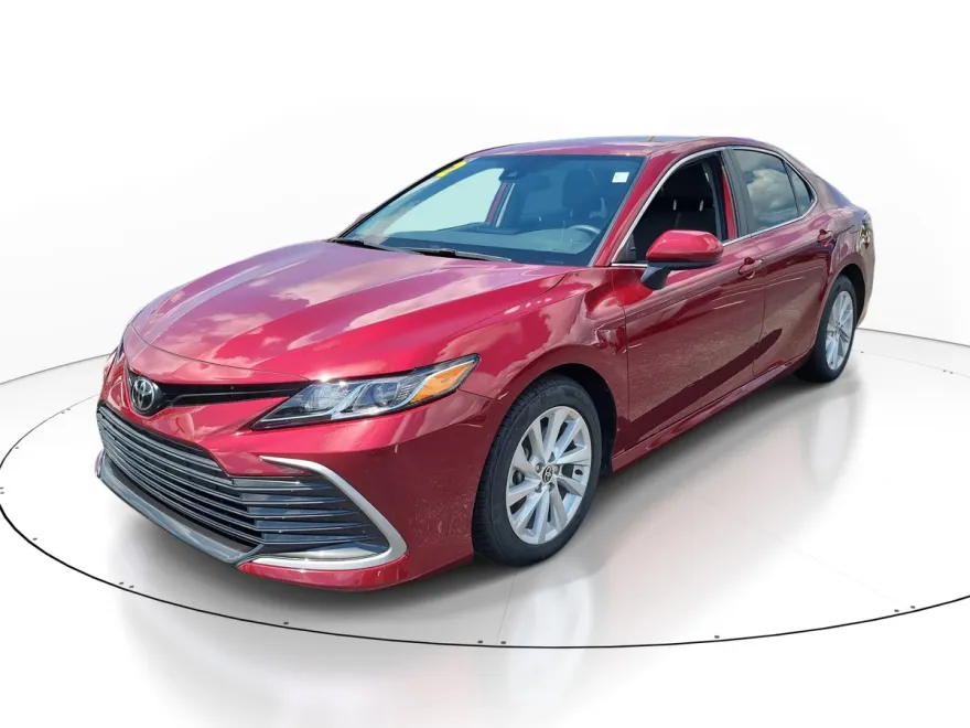 2022 Toyota Camry LE photo 1