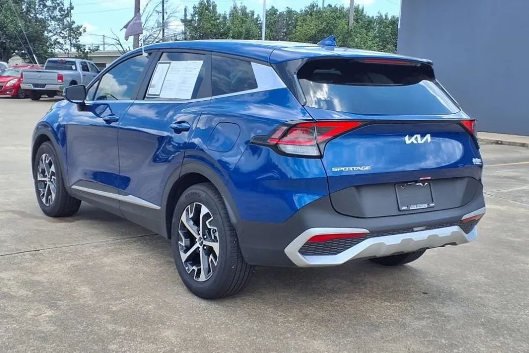 2025 Kia Sportage EX photo 1