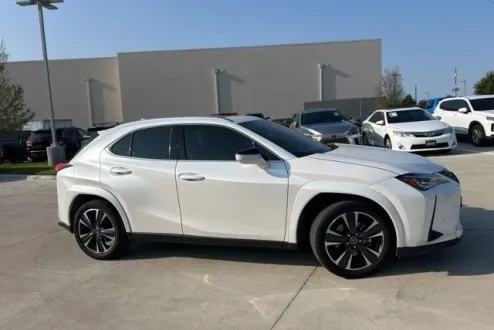 2022 Lexus UX 200 photo 2
