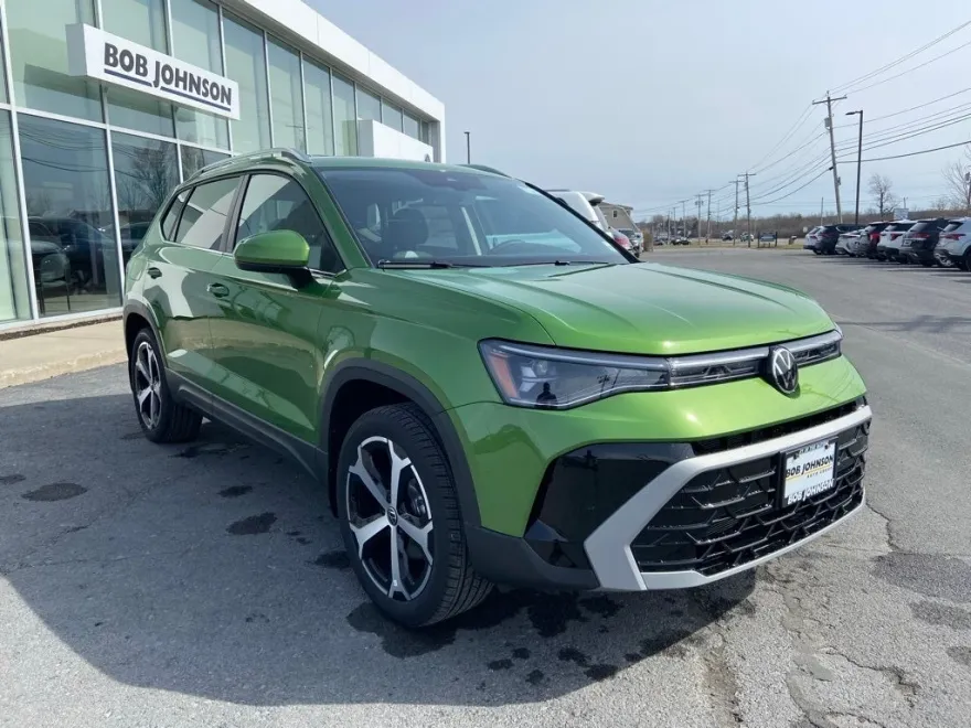 2025 Volkswagen Taos SEL photo 1
