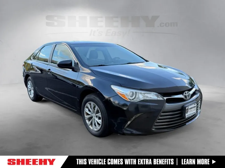 2015 Toyota Camry LE photo 1