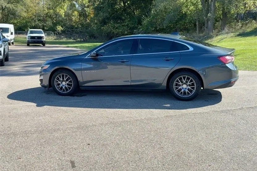 2019 Chevrolet Malibu 1LT photo 1