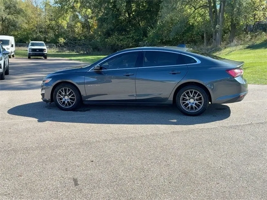 2019 Chevrolet Malibu 1LT photo 1