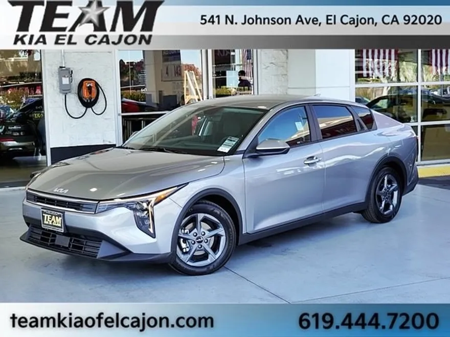 2025 Kia K4 LXS photo 1