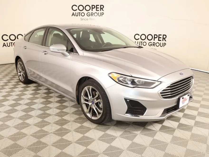 2020 Ford Fusion SEL photo 1