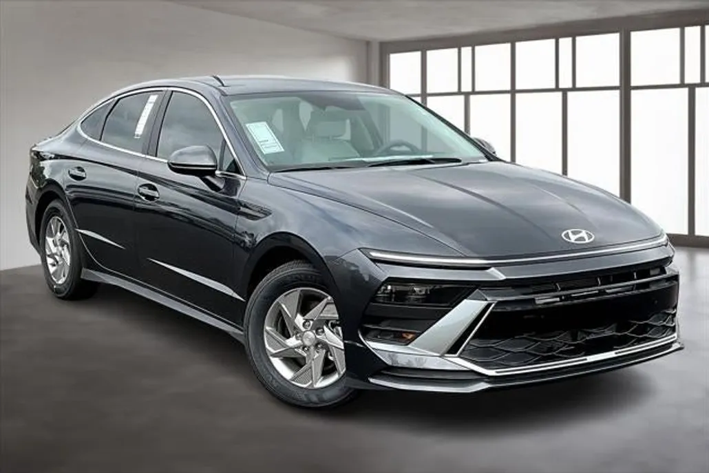 2025 Hyundai Sonata SE photo 1