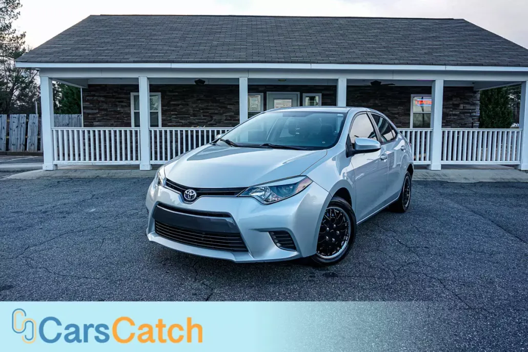 2016 Toyota Corolla LE photo 1