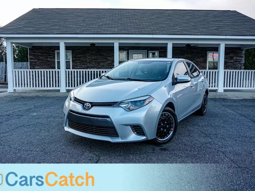 2016 Toyota Corolla LE photo 1