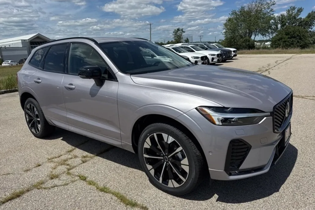 2026 Volvo XC60 B5 Plus photo 1