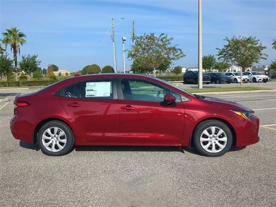 2025 Toyota Corolla LE photo 1