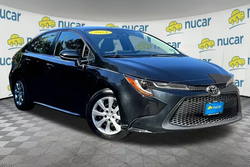 2021 Toyota Corolla LE photo 1