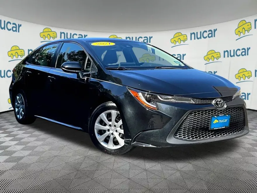 2021 Toyota Corolla LE photo 1