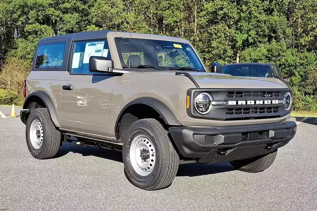 2025 Ford Bronco Base photo 1