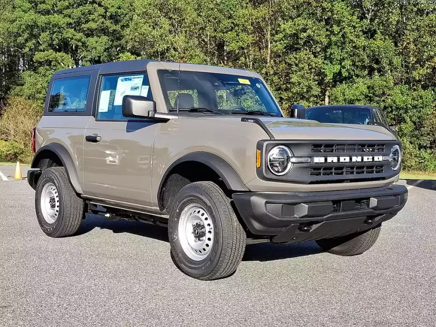 2025 Ford Bronco Base photo 1