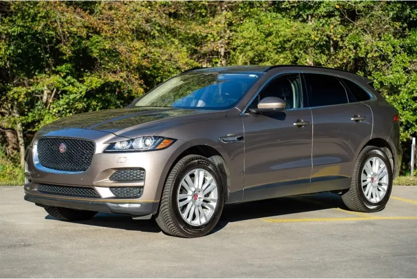 2017 Jaguar F-PACE Prestige photo 1