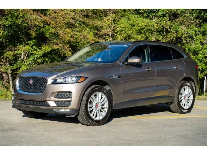 2017 Jaguar F-PACE Prestige photo 1