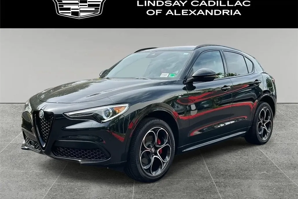 2023 Alfa Romeo Stelvio photo 1