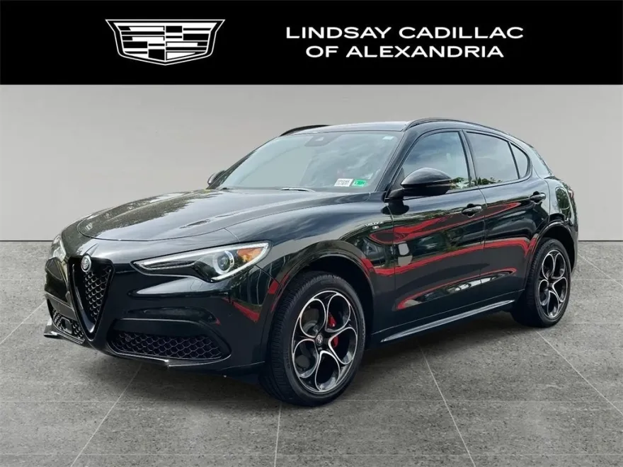 2023 Alfa Romeo Stelvio photo 1