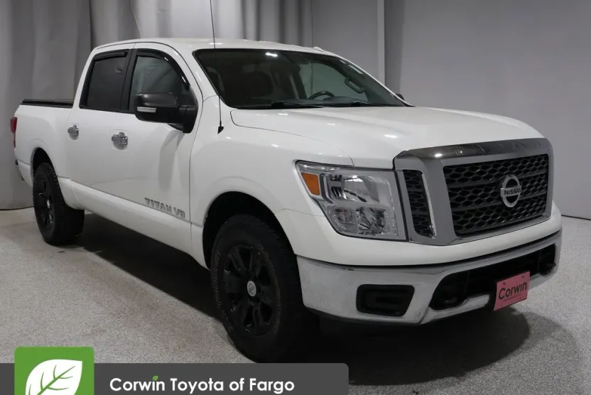 2018 Nissan Titan SV photo 1