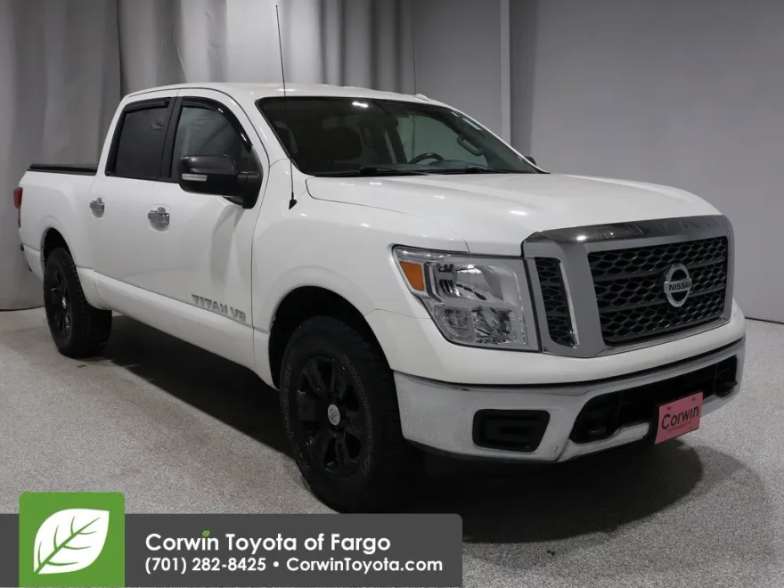 2018 Nissan Titan SV photo 1