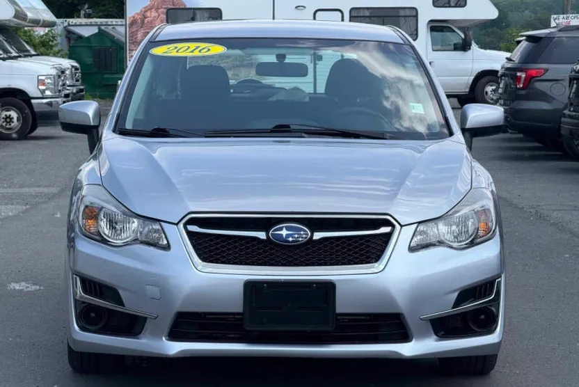 2016 Subaru Impreza 2.0i Premium photo 1
